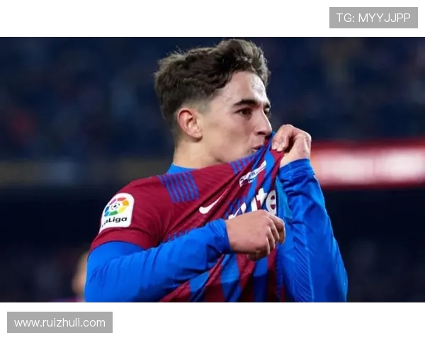 加维 21 岁生日遭女友狗粮暴击！安娜晒甜蜜拼图：爱你宝贝